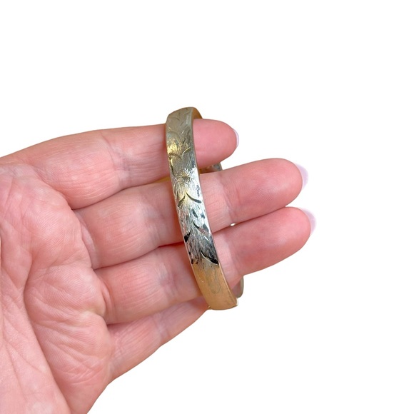 Vintage Etched Floral Silver Tone Bangle Bracelet - Picture 7 of 7